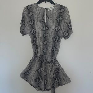 Pants Store Shorts Romper Python Print Size Medium